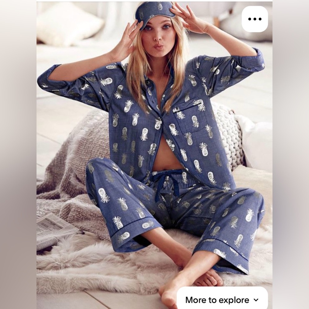 Victoria's Secret Blue and White Pineapple Pajama Pants